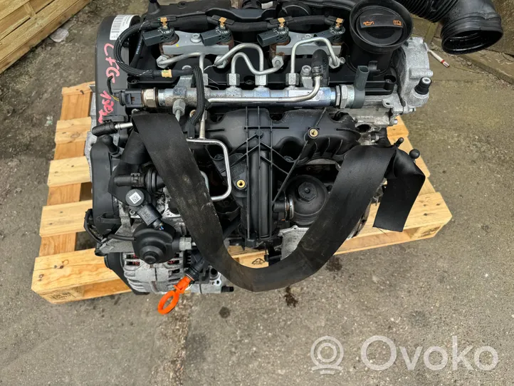 Volkswagen PASSAT B7 Двигатель CFG