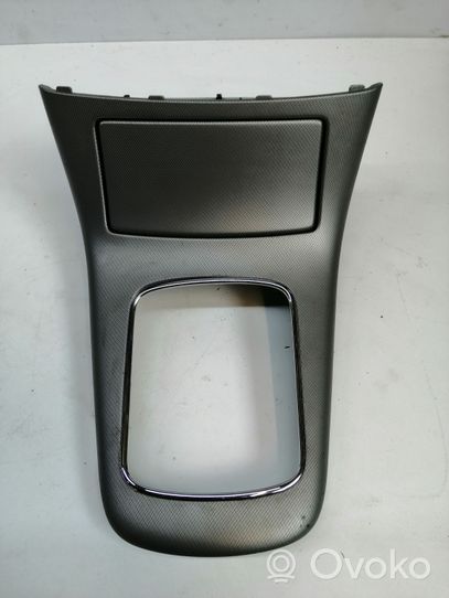 Toyota Avensis T250 Rivestimento in plastica cornice della leva del cambio 