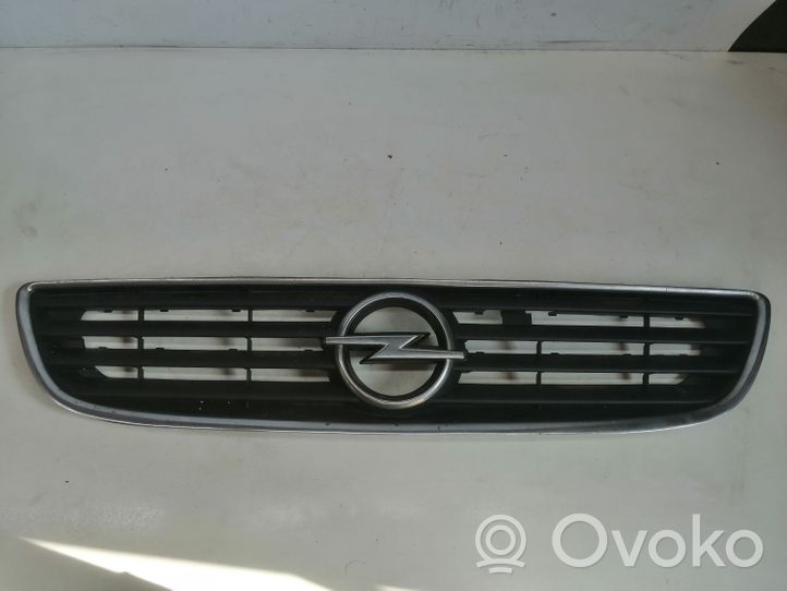 Opel Vectra B Etupuskurin ylempi jäähdytinsäleikkö 90580685