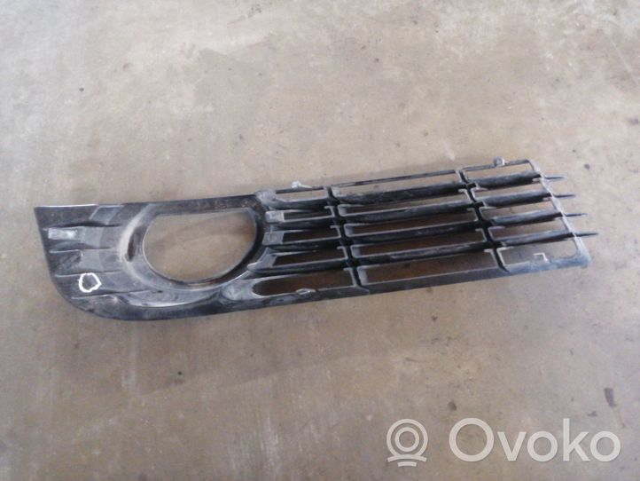 Audi A8 S8 D3 4E Front fog light trim/grill 4E0807681AC