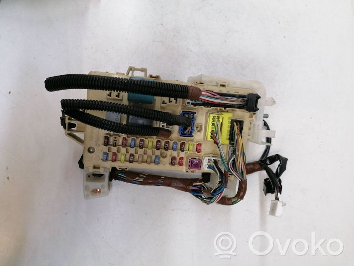 Toyota Corolla Verso E121 Module de fusibles 905765