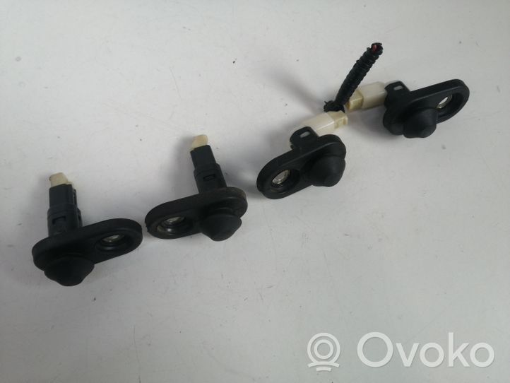 Toyota Corolla Verso E121 Loading door sensor 