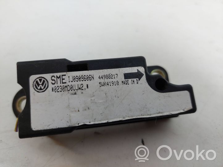 Volkswagen PASSAT B5 Czujnik uderzenia Airbag 1J0909606N