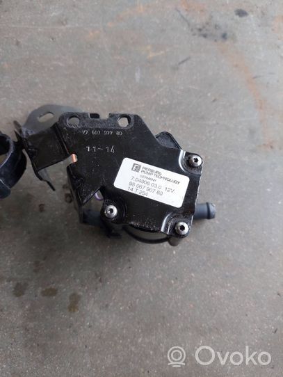 Citroen C4 Grand Picasso Pompe à eau de liquide de refroidissement 9806790980