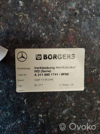 Mercedes-Benz E W211 Set rivestimento portellone posteriore/bagagliaio A2116901741