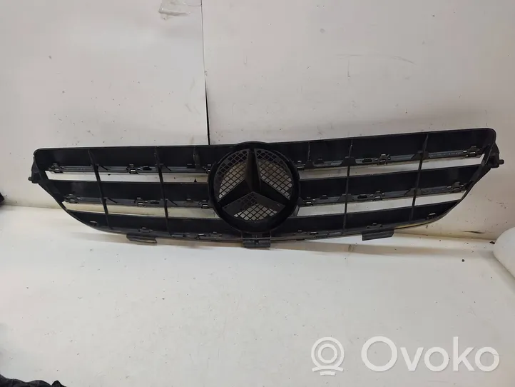 Mercedes-Benz CLK A209 C209 Griglia anteriore A2098800123