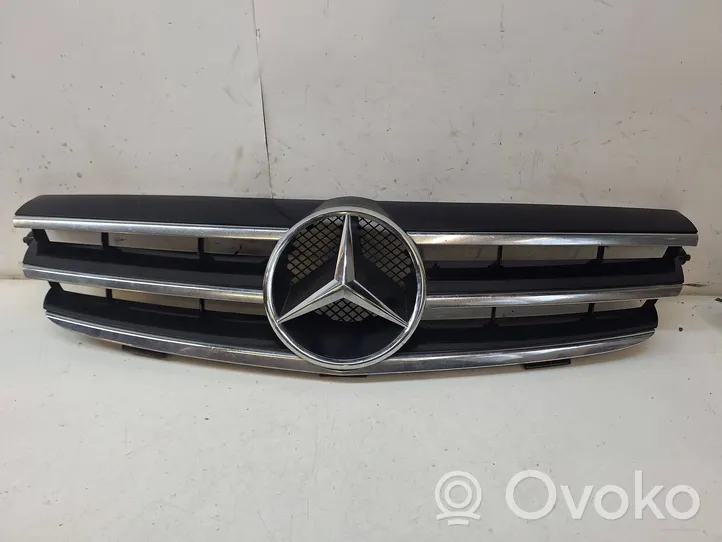 Mercedes-Benz CLK A209 C209 Grotelės priekinės A2098800123