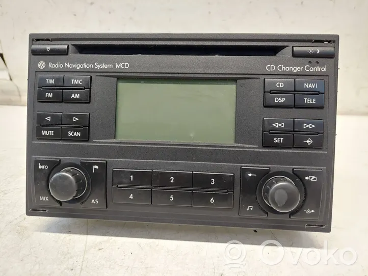 Volkswagen PASSAT B5.5 Радио/ проигрыватель CD/DVD / навигация 1J0035191A