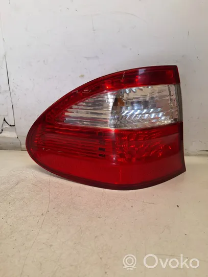 Mercedes-Benz E W211 Luci posteriori A2118201564