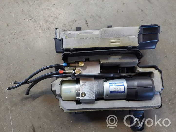 Mercedes-Benz E W211 Avattavan katon hydraulipumppu 2118000048