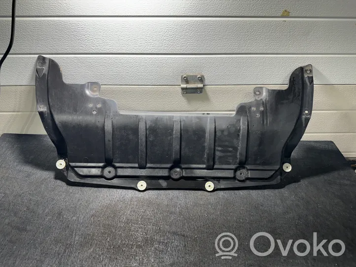 BMW 5 G30 G31 Protezione anti spruzzi/sottoscocca del motore 7363731