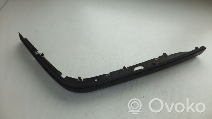 BMW 7 E38 Apdailinė priekinio bamperio juosta 8125309