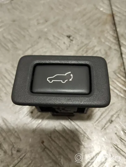 Subaru Outback (BS) Przełącznik / Przycisk otwierania klapy bagażnika 