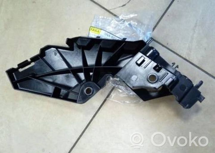 Volkswagen Tiguan Supporto di montaggio del parafango 5NA807050B