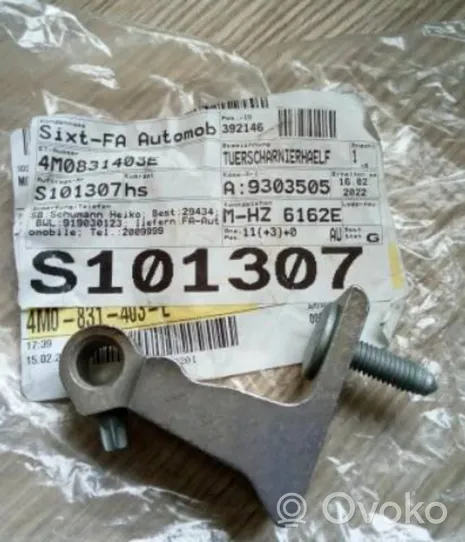 Audi SQ7 Set di cerniere portiera anteriore 4M0831403E