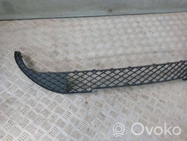 Mercedes-Benz A W176 Grille inférieure de pare-chocs avant A1768850022