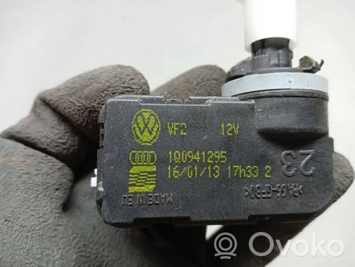 Volkswagen PASSAT B7 Headlight level adjustment motor 1Q0941295