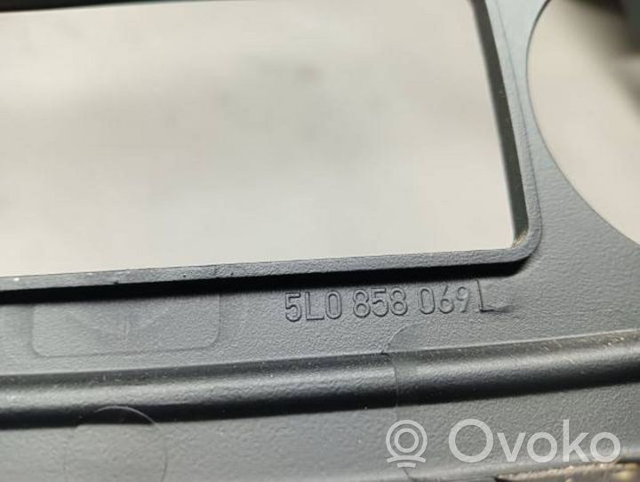 Skoda Yeti (5L) Konsola środkowa / Radio / GPS 5L0858069L