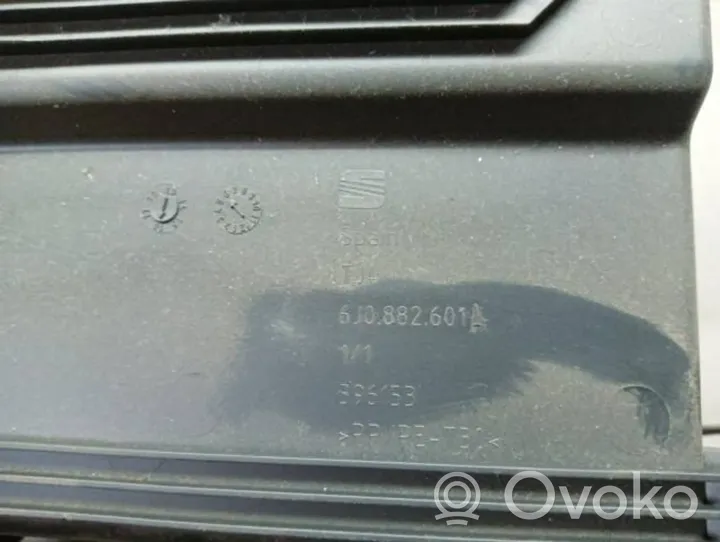 Skoda Fabia Mk3 (NJ) Skrzynka narzędziowa 6J0882601A