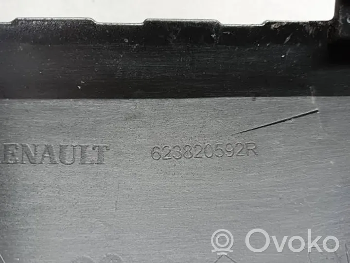 Renault Captur Atrapa chłodnicy / Grill 623820592R