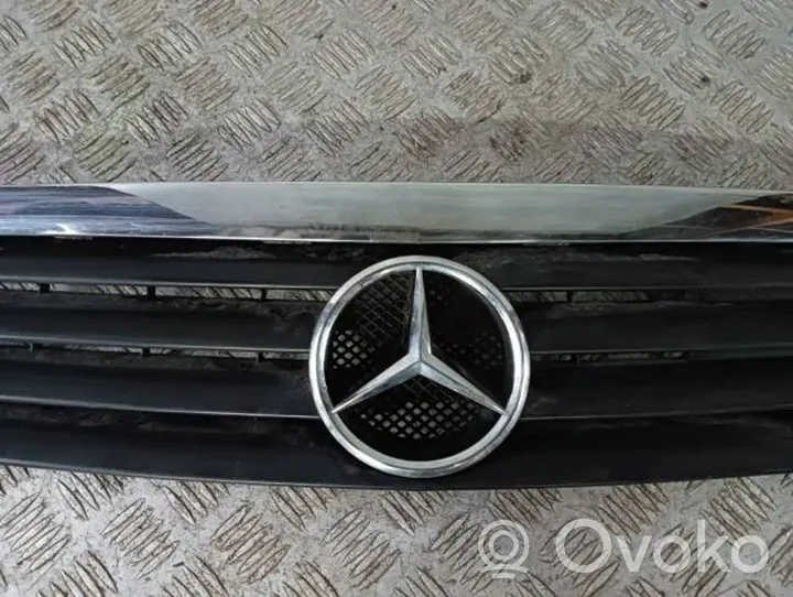 Mercedes-Benz A W168 Grille calandre supérieure de pare-chocs avant 1688801483