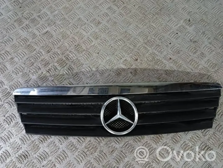 Mercedes-Benz A W168 Grille calandre supérieure de pare-chocs avant 1688801483