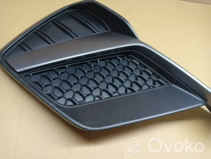 Audi A1 Grille inférieure de pare-chocs avant 82A807681D