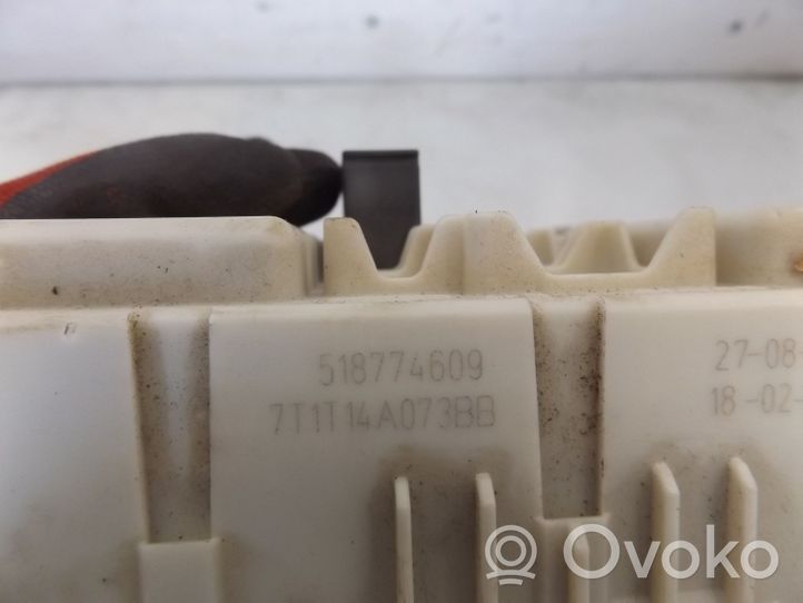 Ford Connect Ramka / Moduł bezpieczników 7T1T14A073BB