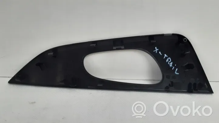 Nissan X-Trail T32 Front door exterior handle 82683