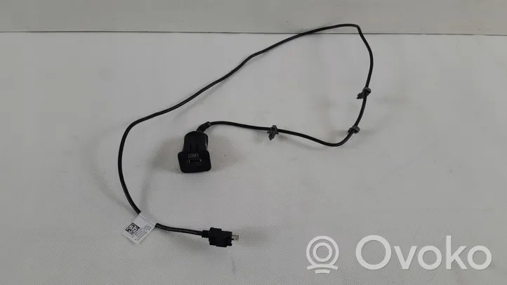 Jeep Cherokee Gniazdo / Złącze USB 68225325AA