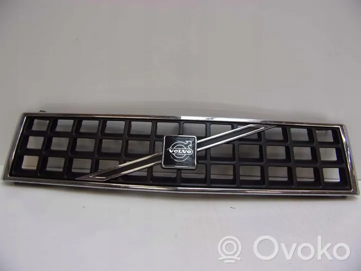 Volvo 340 -  360 Grille calandre supérieure de pare-chocs avant 212606