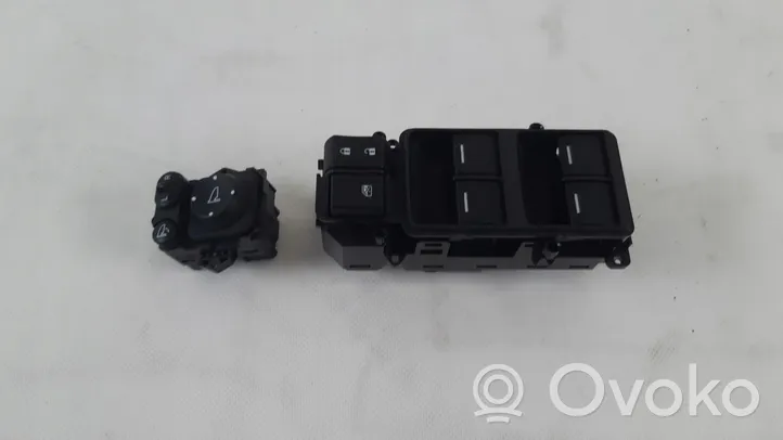 Honda CR-V Przełącznik / Przycisk otwierania szyb 83540T1GE920BLK
