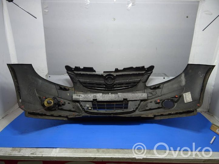 Opel Corsa D Zderzak przedni 13273522