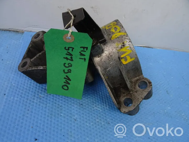 Fiat Doblo Supporto di montaggio del motore 51799110