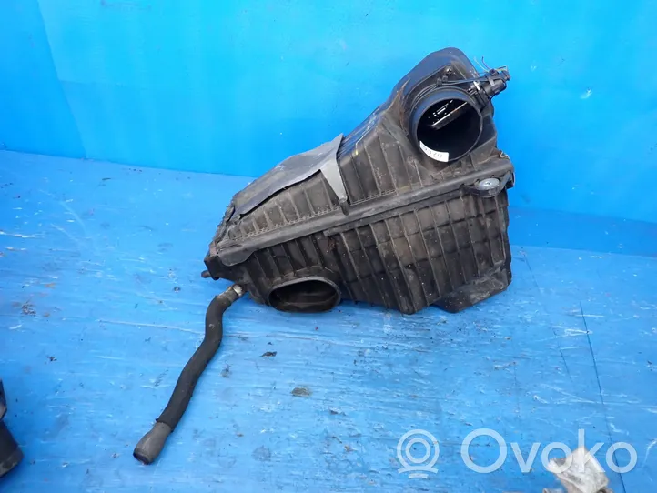 Audi Q7 4L Ilmansuodattimen kotelo 7L8128601C