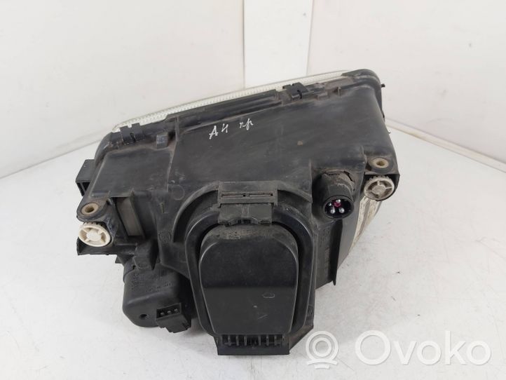 Audi A4 S4 B5 8D Phare frontale 8D0941003A