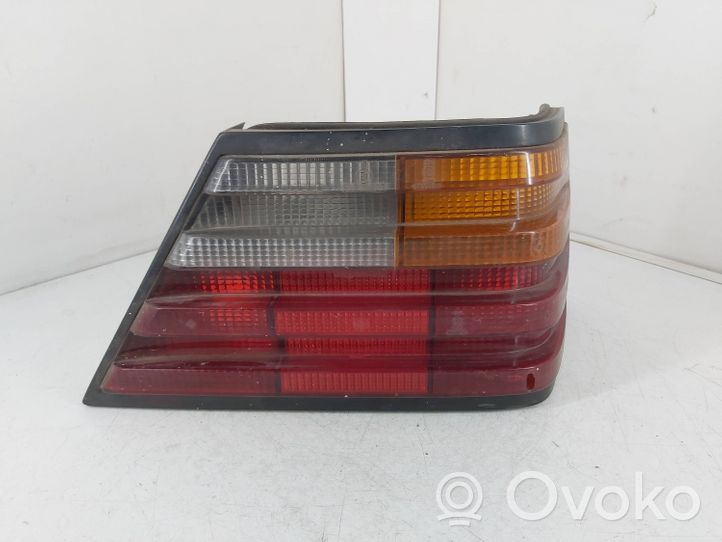 Mercedes-Benz E W124 Lampa tylna 2VP00468602