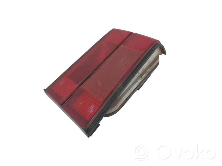 BMW 5 E34 Lampy tylnej klapy bagażnika 1384012R