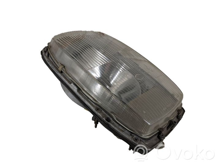 Mercedes-Benz COMPAKT W115 Lampa przednia 0301854101