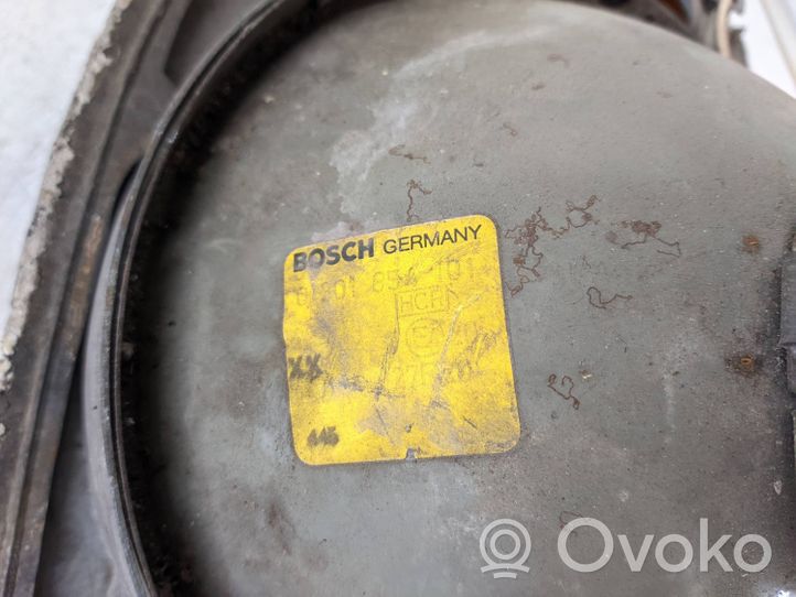 Mercedes-Benz COMPAKT W115 Phare frontale 0301854101