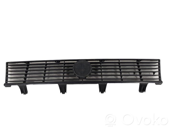 Volkswagen PASSAT B2 Grille calandre supérieure de pare-chocs avant 321853653K