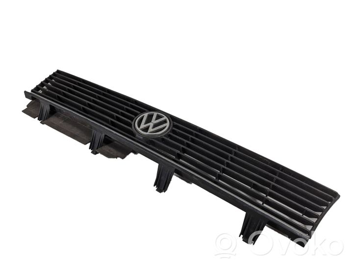 Volkswagen PASSAT B2 Front bumper upper radiator grill 321853653K