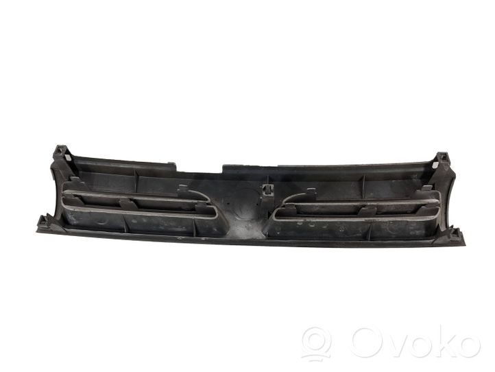 Nissan Primera Maskownica / Grill / Atrapa górna chłodnicy 6231079