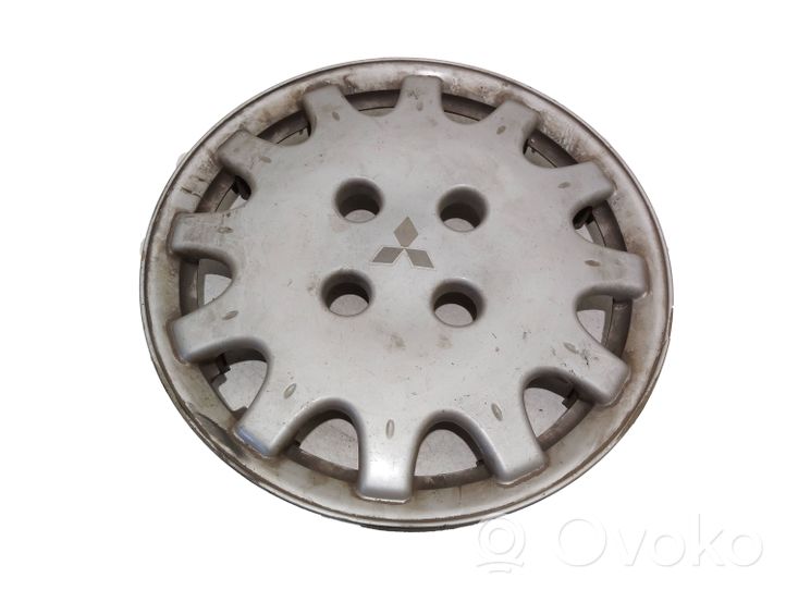 Mitsubishi Space Runner R14 wheel hub/cap/trim MB681446