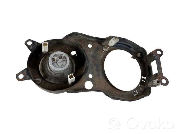 BMW 5 E28 Lampa przednia 310110480