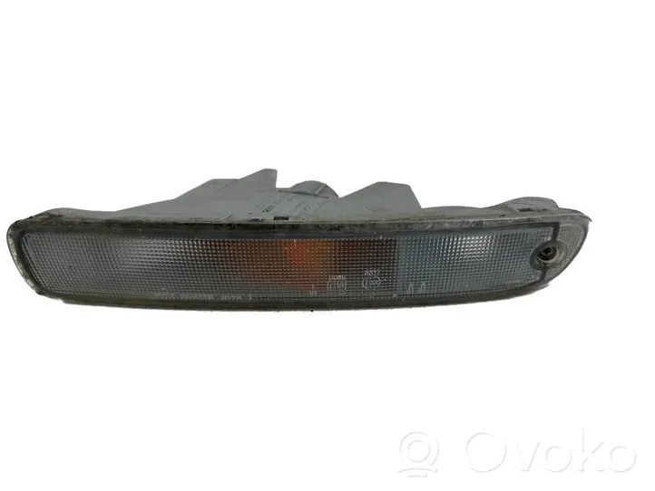 Mazda 323 F Indicatore di direzione anteriore 21061708