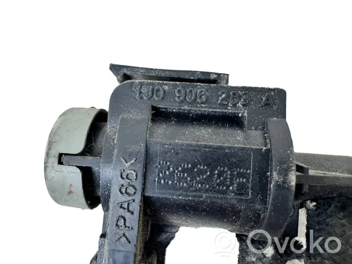 Volkswagen PASSAT B5.5 Turbo solenoid valve 1J0906283A