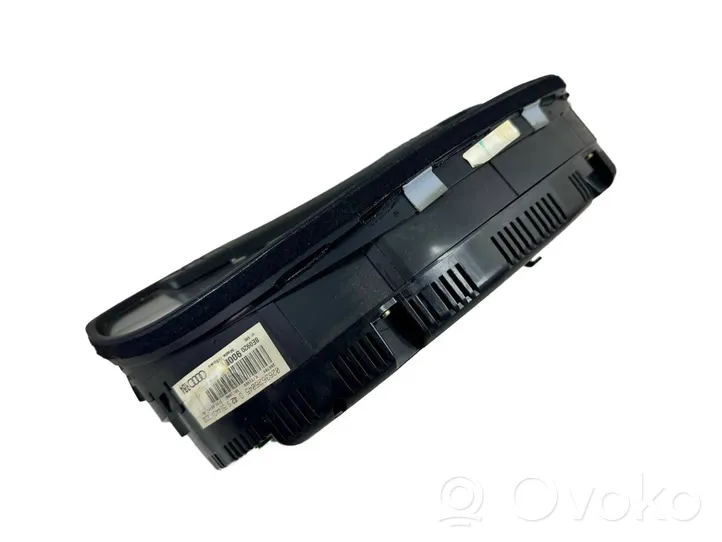 Audi A4 S4 B6 8E 8H Spidometrs (instrumentu panelī) 8E0920900N