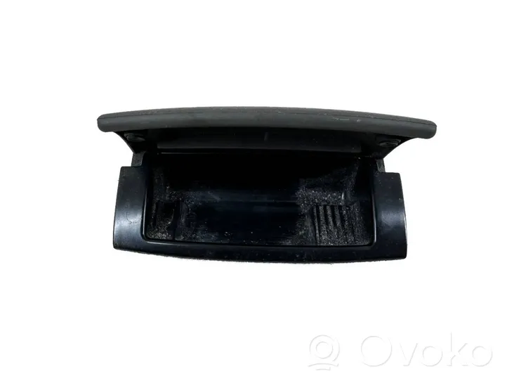 Audi A4 S4 B6 8E 8H Peleninė panelėje 8E0857961M