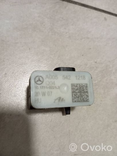 Mercedes-Benz E W212 Sensore d’urto/d'impatto apertura airbag A0055421218